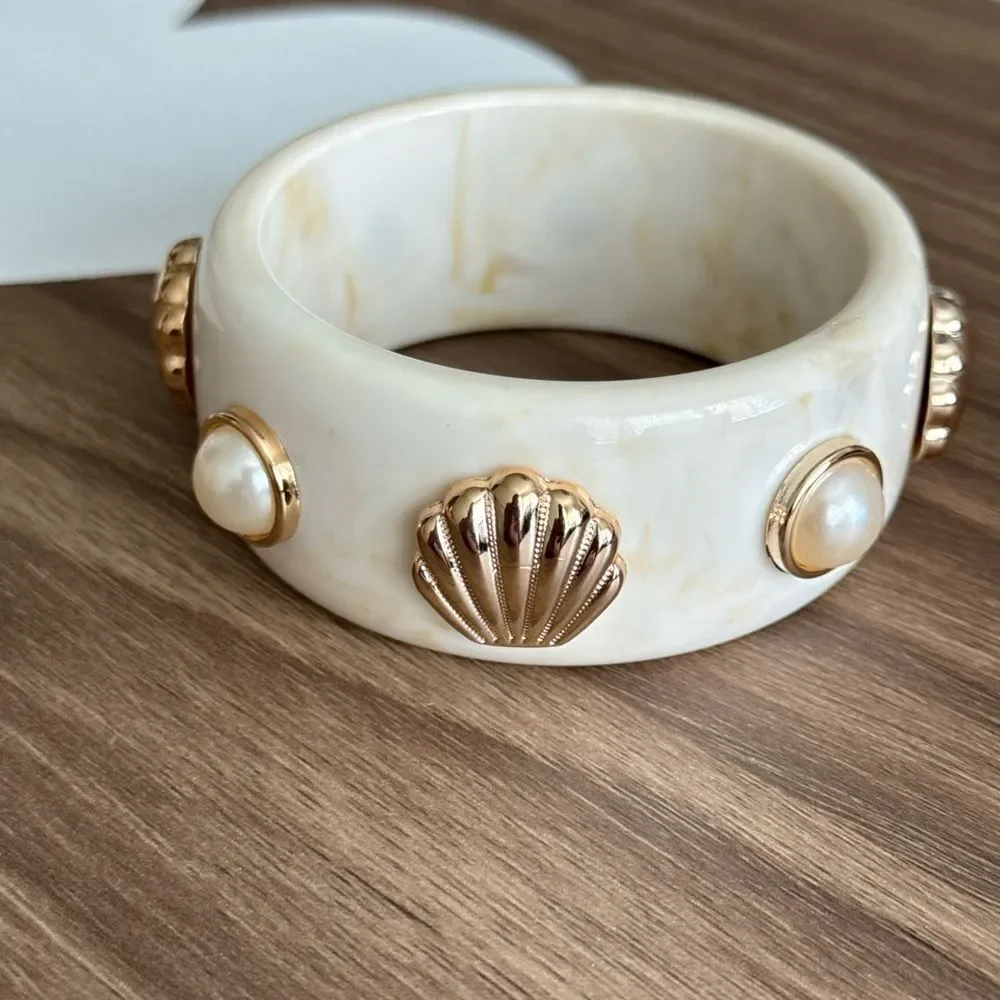 Boho Shell Bangle Q144 - Picture 3 of 7